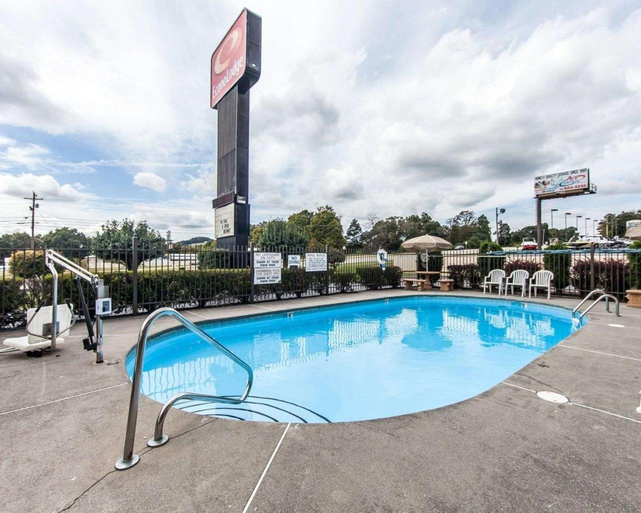 Econo Lodge Lenoir City Eksteriør bilde